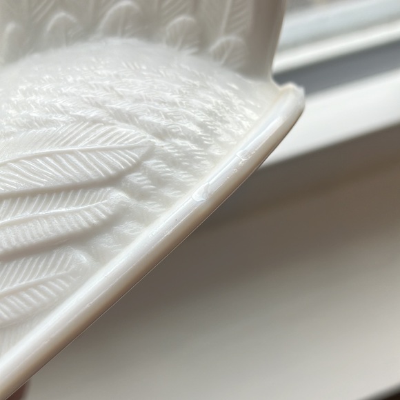 Pretty & Simple Hen on Nest Milk Glass Dish - Picture 13 of 16